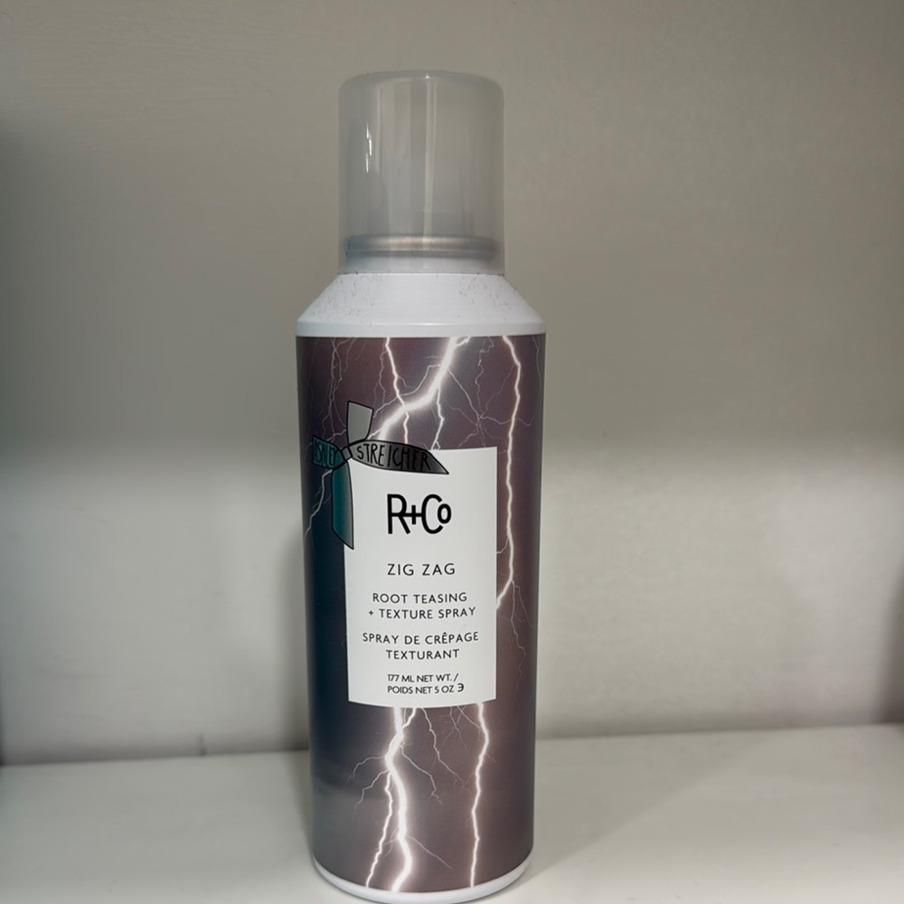 R+Co Zig Zag Root Teasing Spray in Purple and White